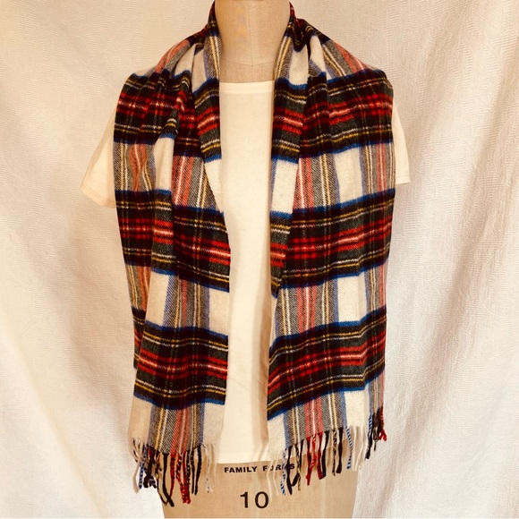 Pure Cashmere plaid fringed scarf made in Scotland. Unisex - Picture 5 of 5